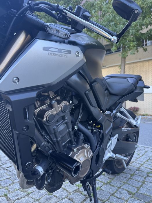 Honda CB650r preta
