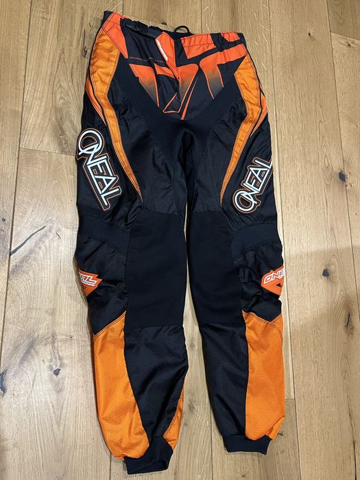 Zestaw do motocrossu marki O’Neal kask, bluza, spodnie