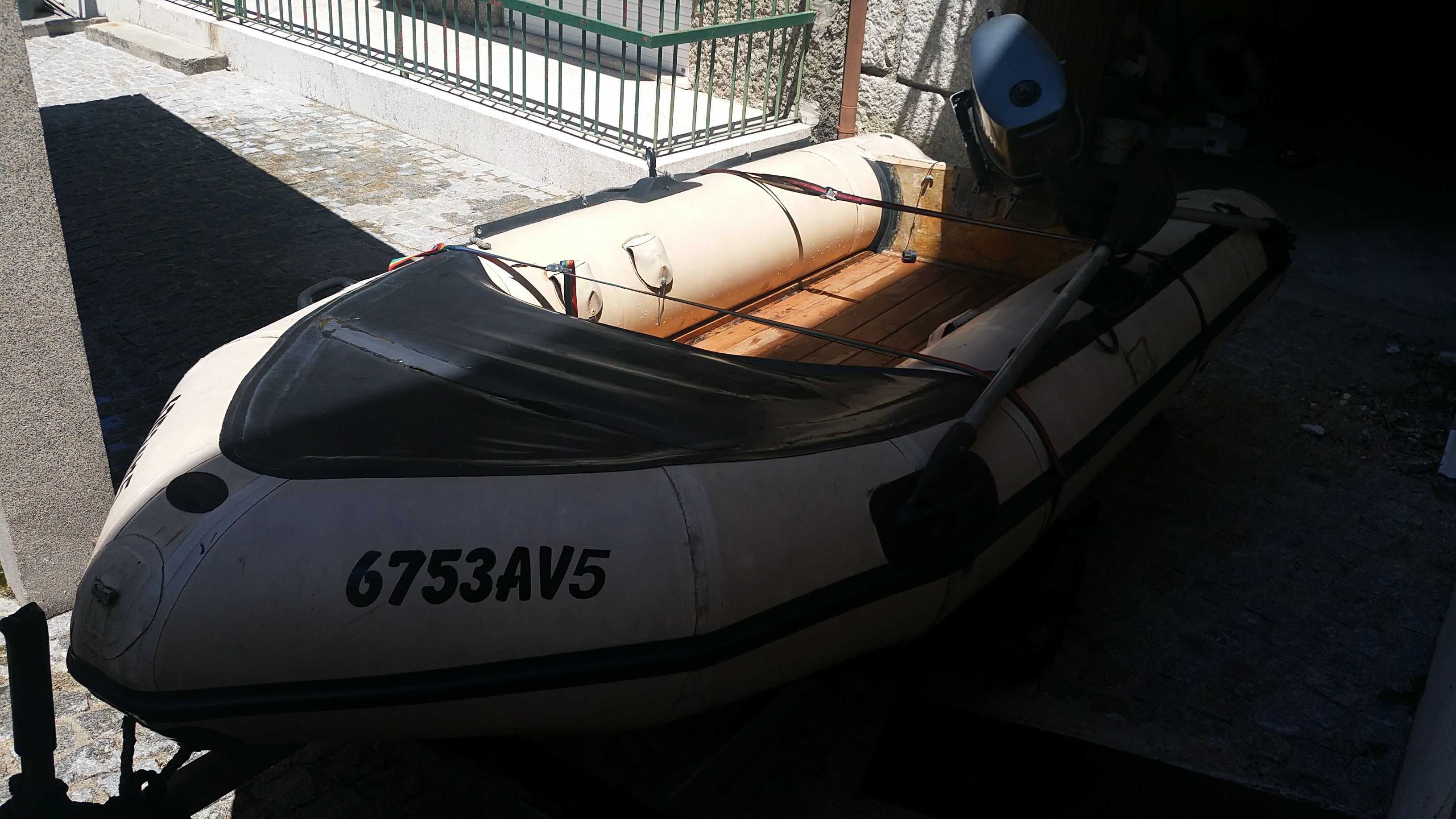 Vendo Barco Pneumático com motor 4 CC e atrelado