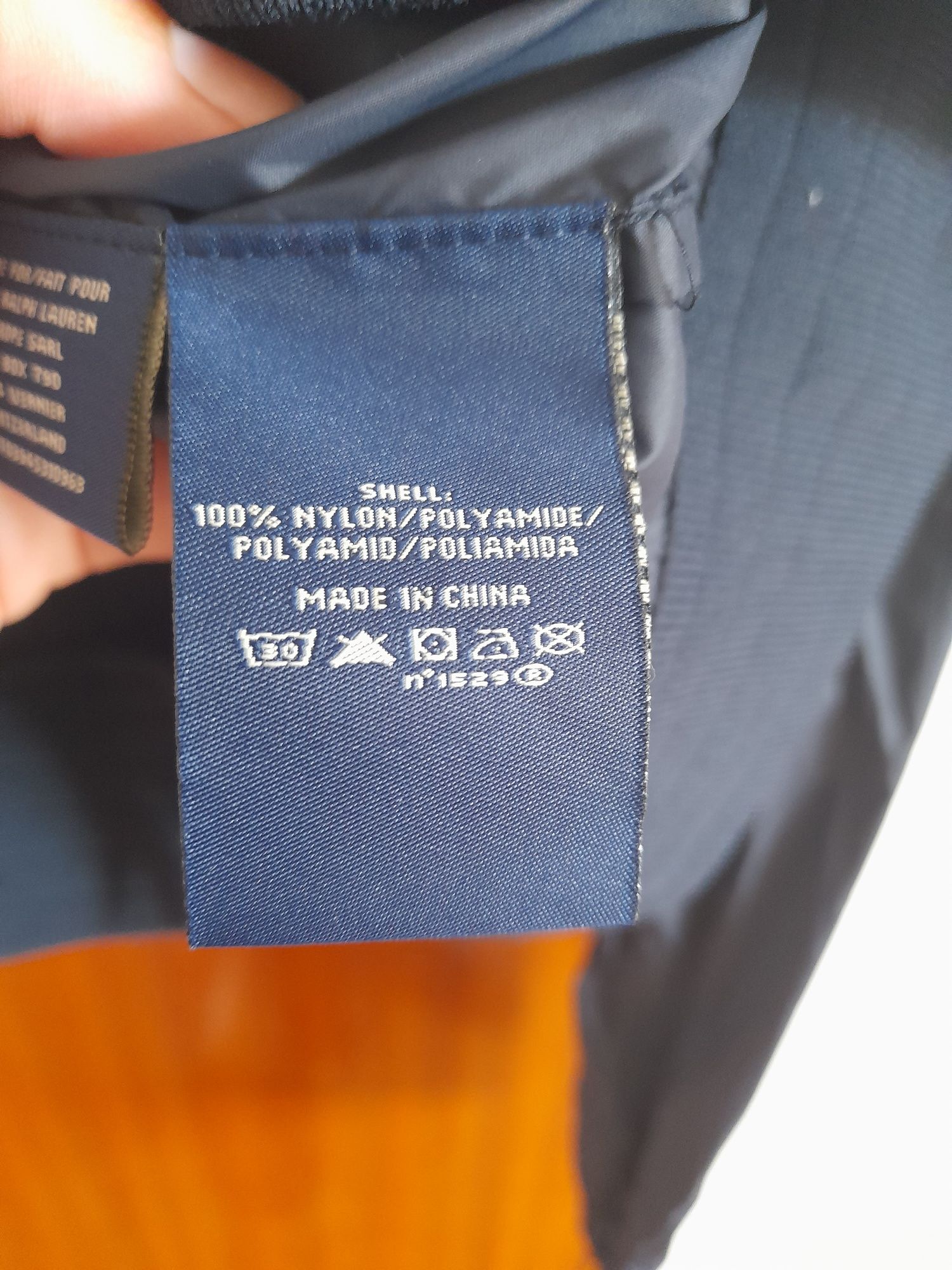 Corta-vento azul escuro com bolsos