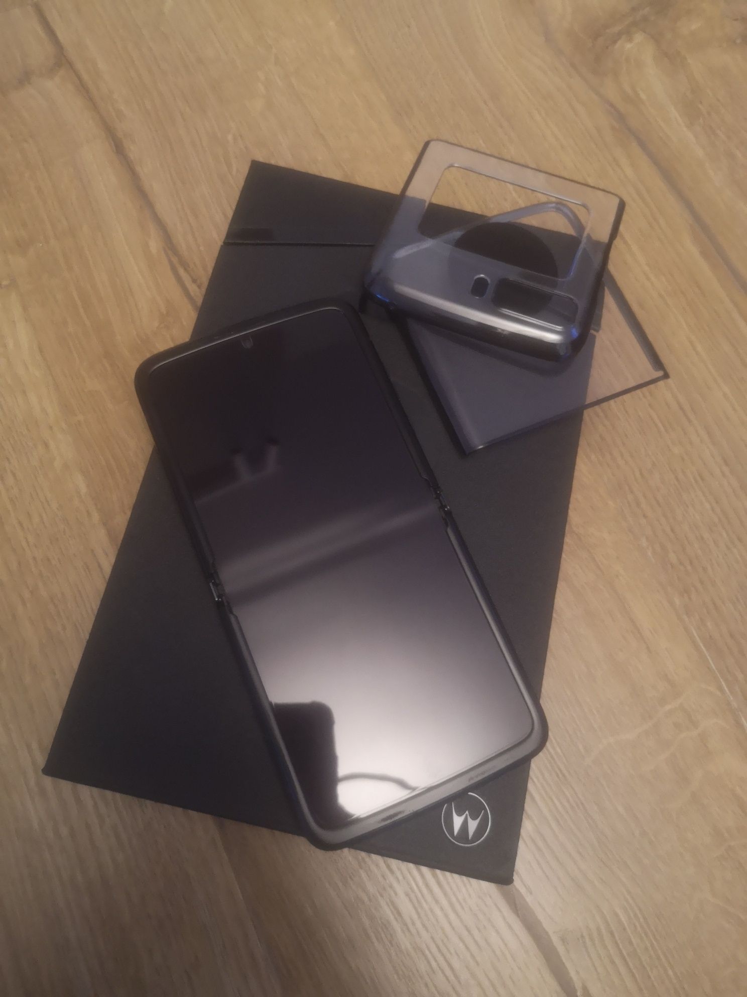 Motorola RAZR 2022 Satin Black / Stan BDB / Gwarancja  / VAT 23%