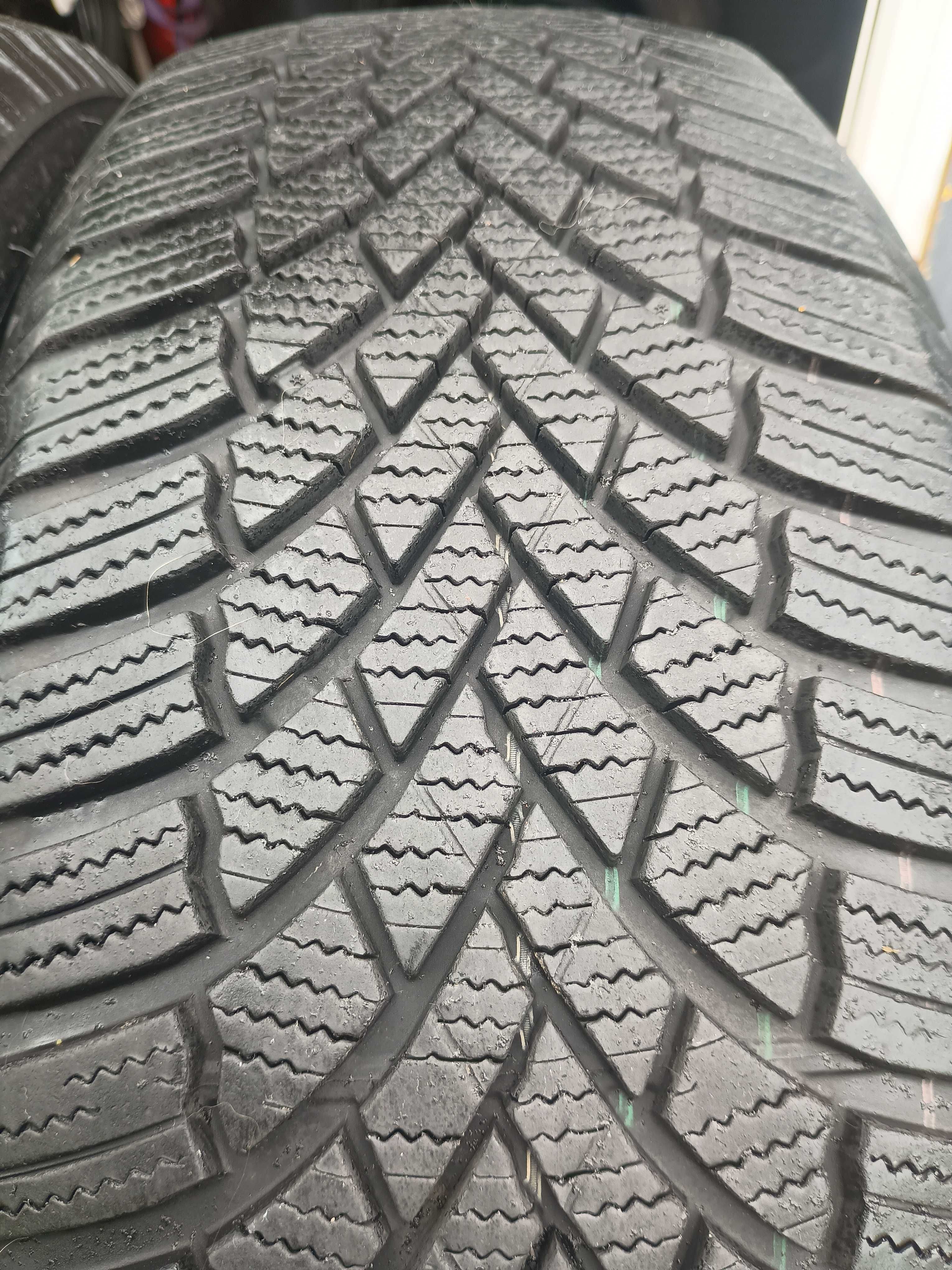Opony zimowe 205/60/18  6.6mm Bridgestone blizzak LM005  2szt. 2022r