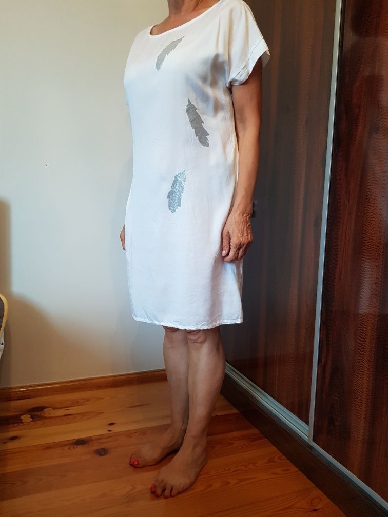Biała włoska sukienka z aplikacją