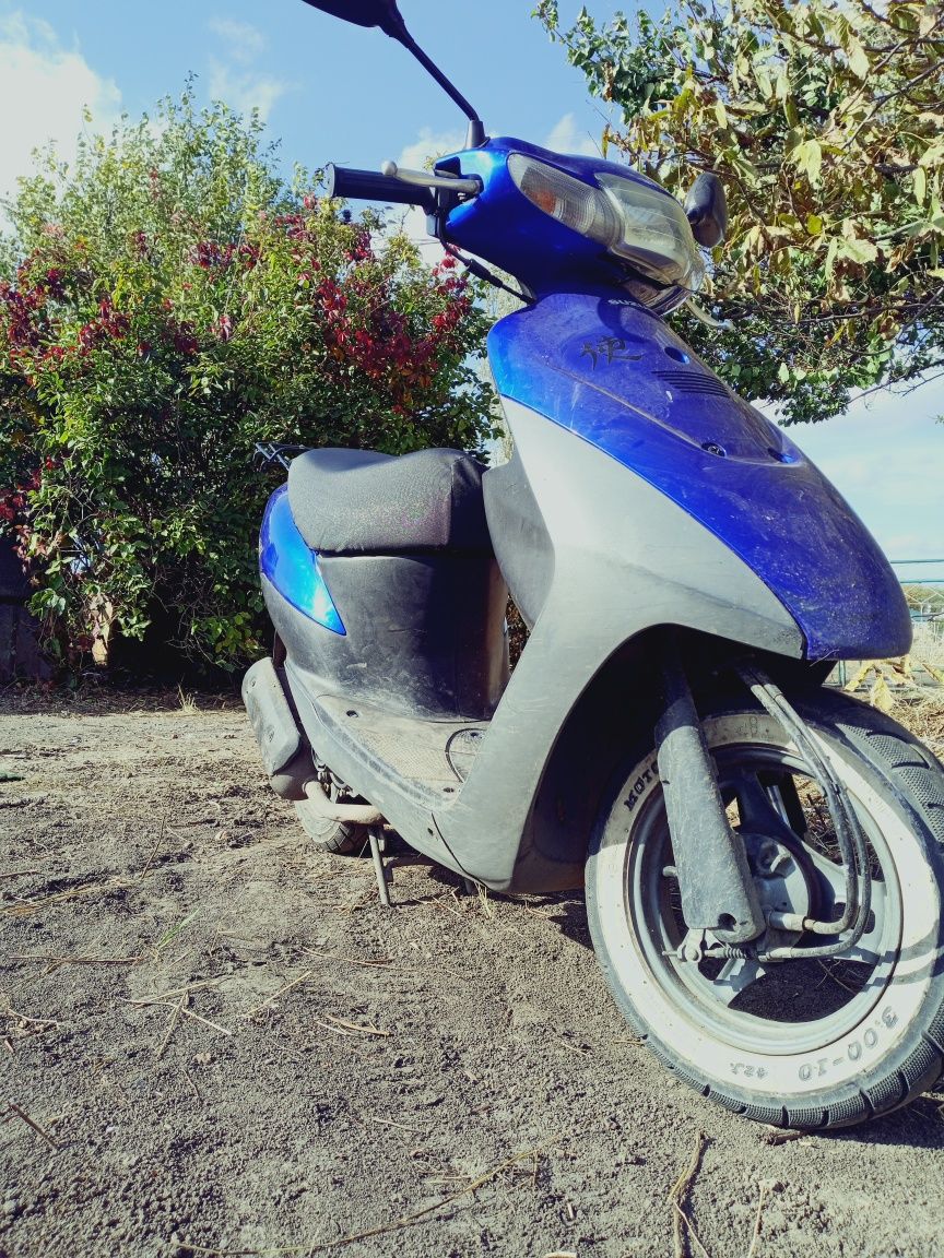 Продам скутер Suzuki Lets 2
