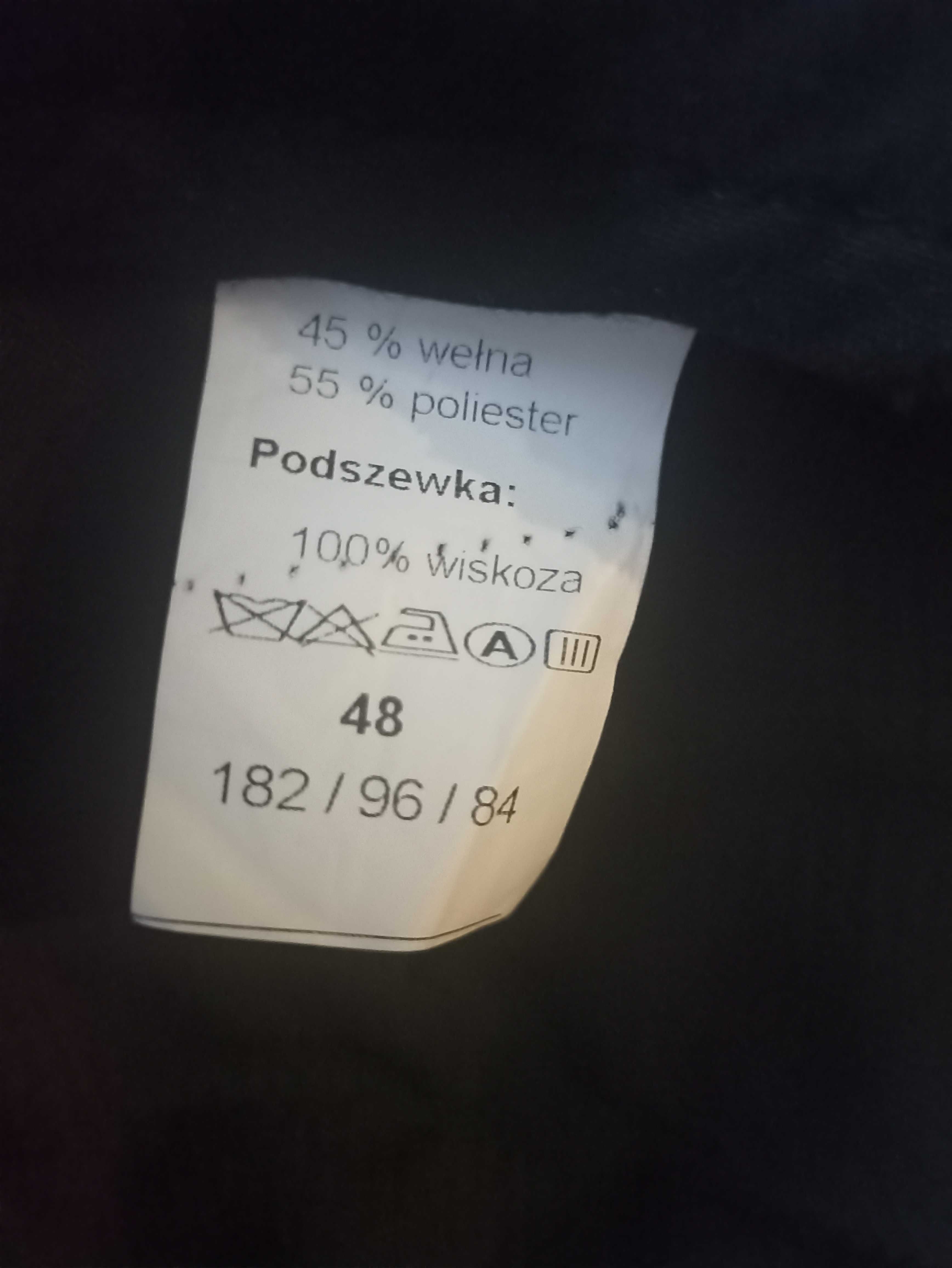 Elegancki Męski Garnitur