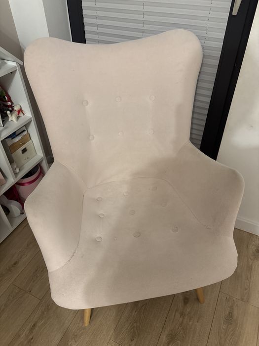 Fotel uszak pudrowy róż