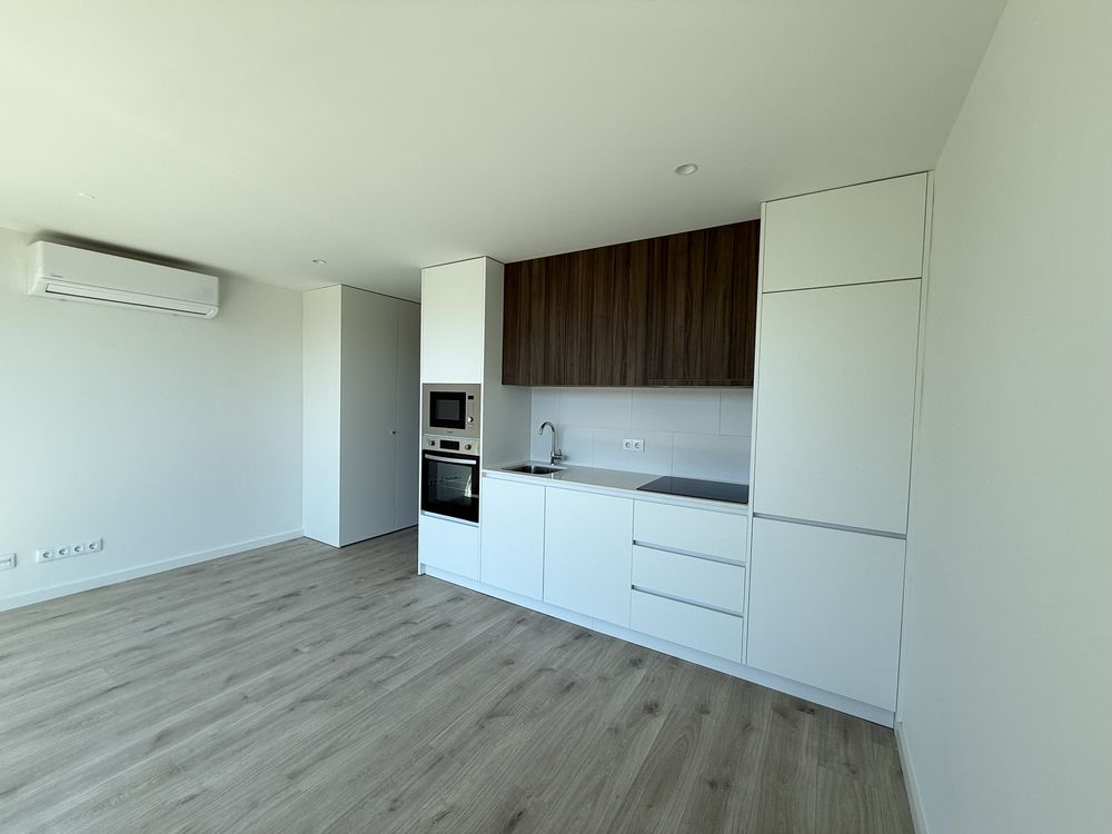vendo T0 na senhora da hora novo no 4' andar , poente, gara e arrumos