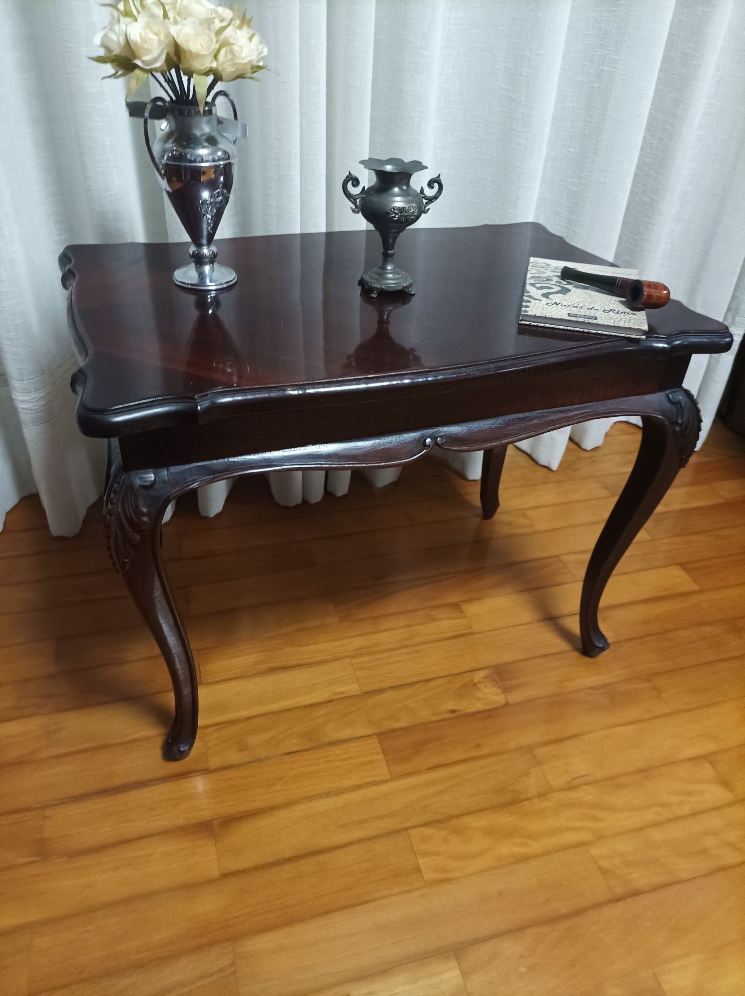 Mesa antiga de apoio restaurada estilo Quenn Anne rico