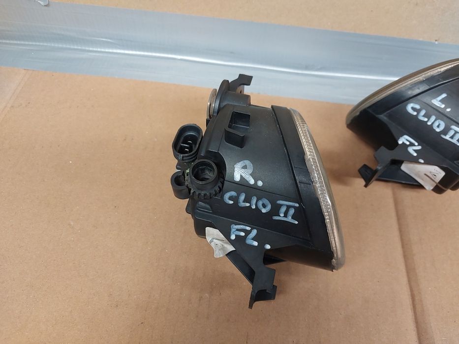 KOMPLET halogenów Renault Clio 2 II FL Thalia 2003 rok przeciwmgielne