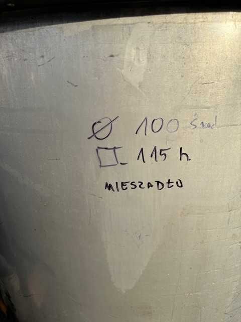 Zbiornik ze stali nierdzewnej z masywnym mieszadłem 1100 l