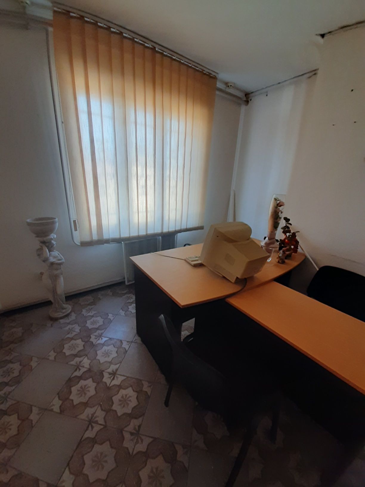 Комерційна будівля поблизу м.Чернівці, 402 кв.м, 13 сот, фасадна