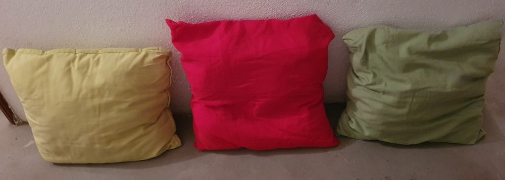 Vendo 3 bonitas almofadas! Em bom estado - Só 3€ cada ou 7€ todas