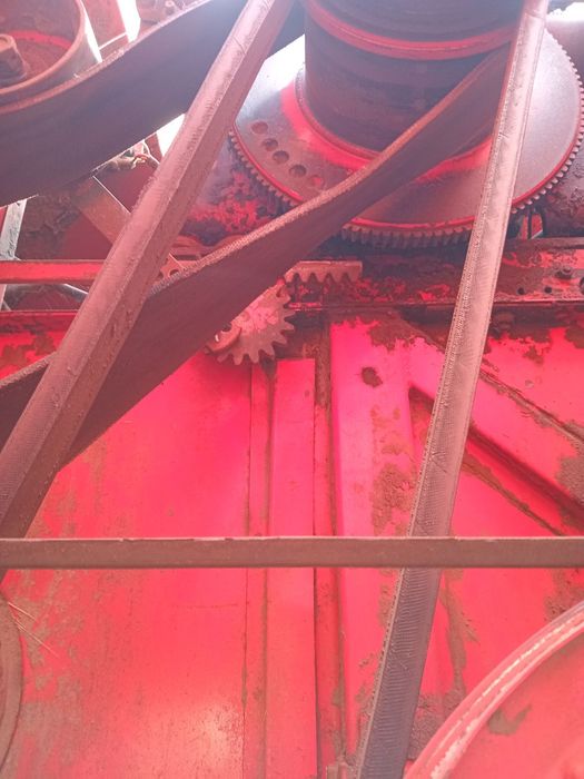 Запчастини до комбайна Massey Ferguson