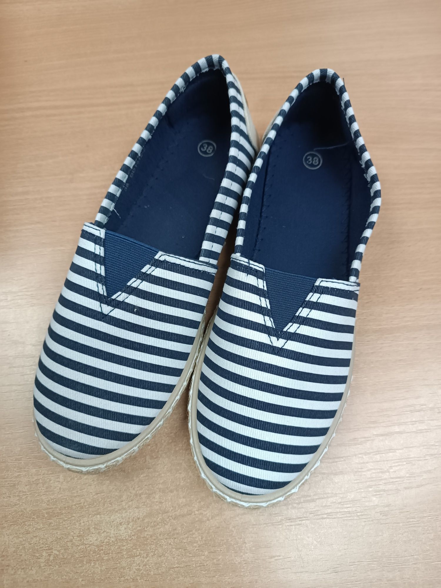 Espadryle wygodne lekkie nowe 38