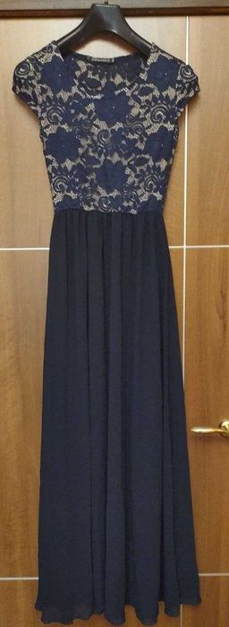 Вечірня сукня з мережива та шифону темно-синього кольору