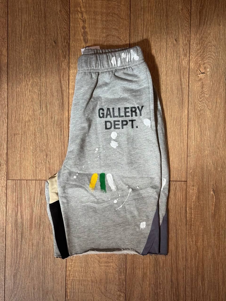Шорти сірого кольору Gallery Dept