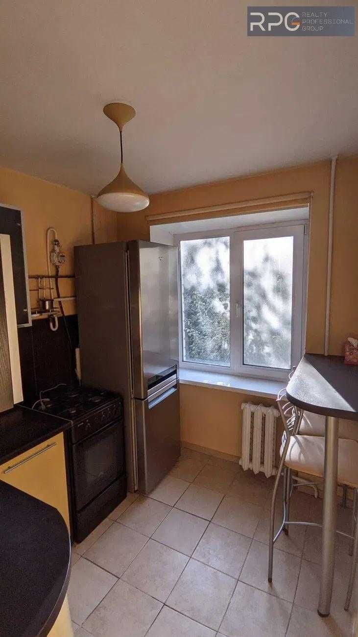 Продам 2к квартиру Печерськ Лобораторний пр. 4, метро Палац України