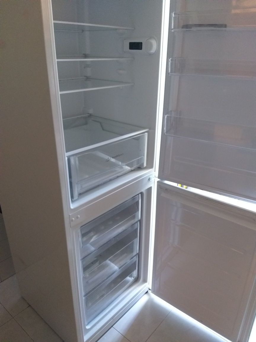 Frigorífico combinado INDESIT como novo impecável 1.89×66×60 cm ..