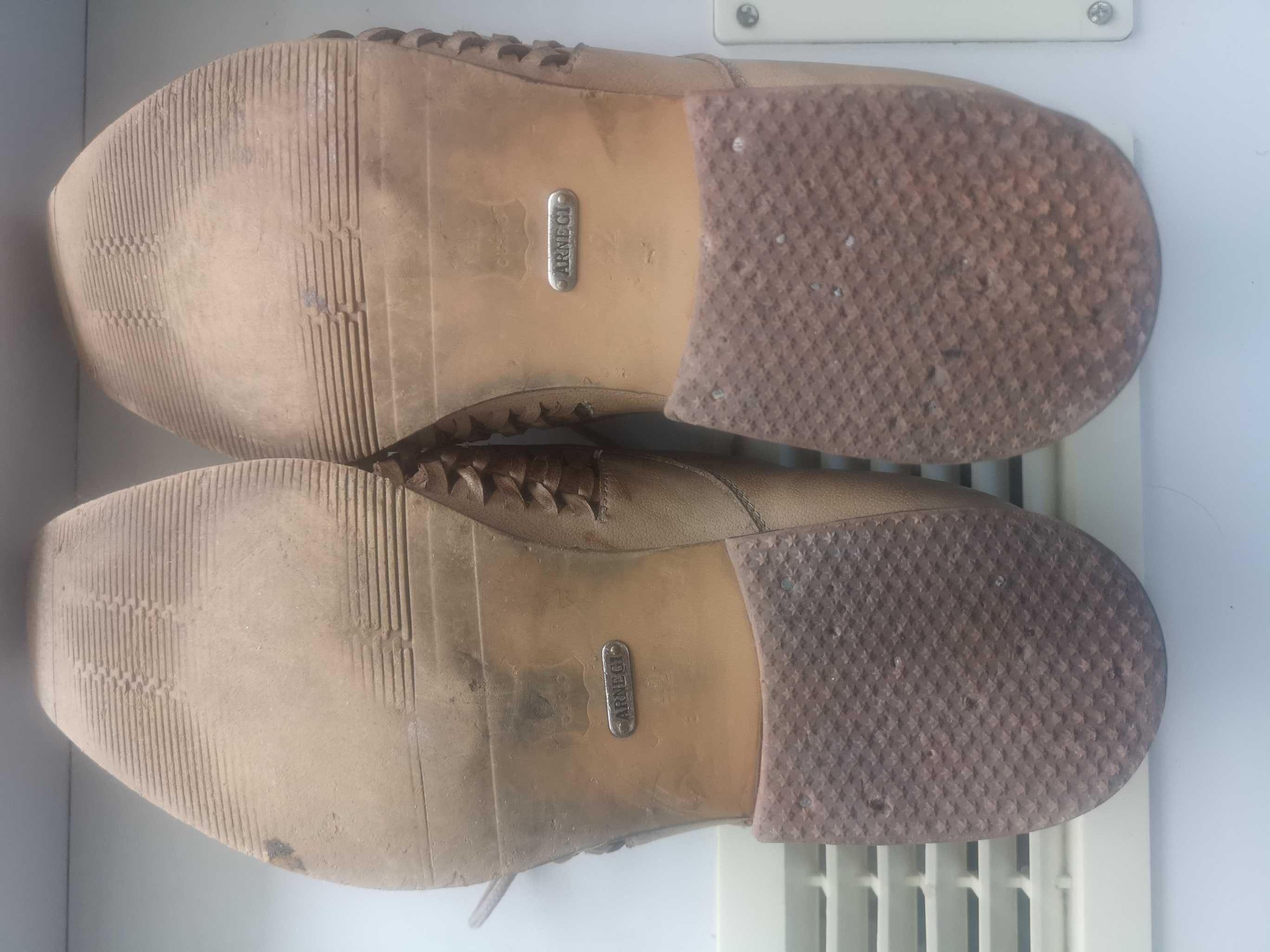 Класичні чоловічі літні шкіряні туфлі фірми ARNEGI 42 43 розмір Італія