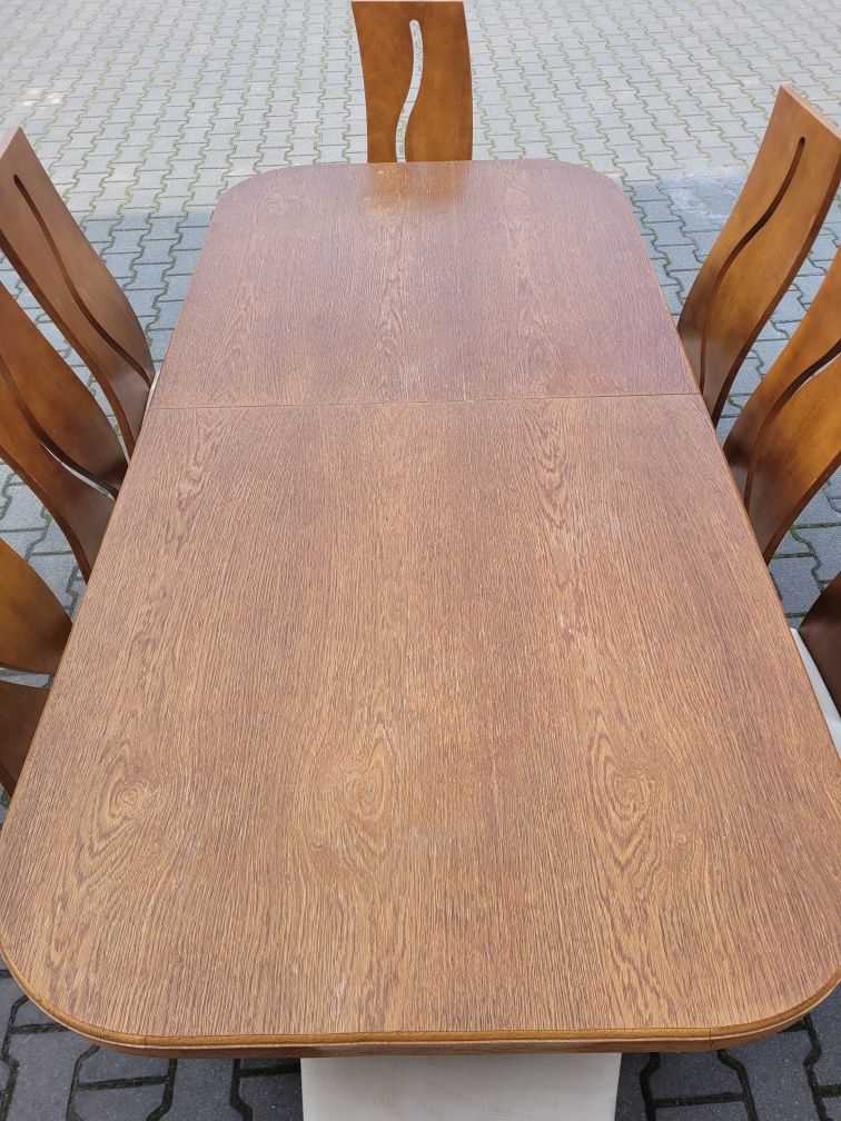 Sprzedam stół dębowy z krzesłami i szafkami