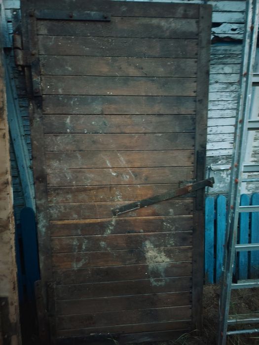 Stare Zabytkowe drzwi drewniane z okuciami