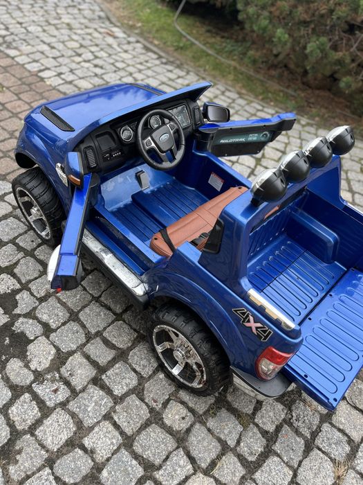 Sprzedam elektryczny samochód dziecięcy – Ford Ranger Wildtrak 4x4