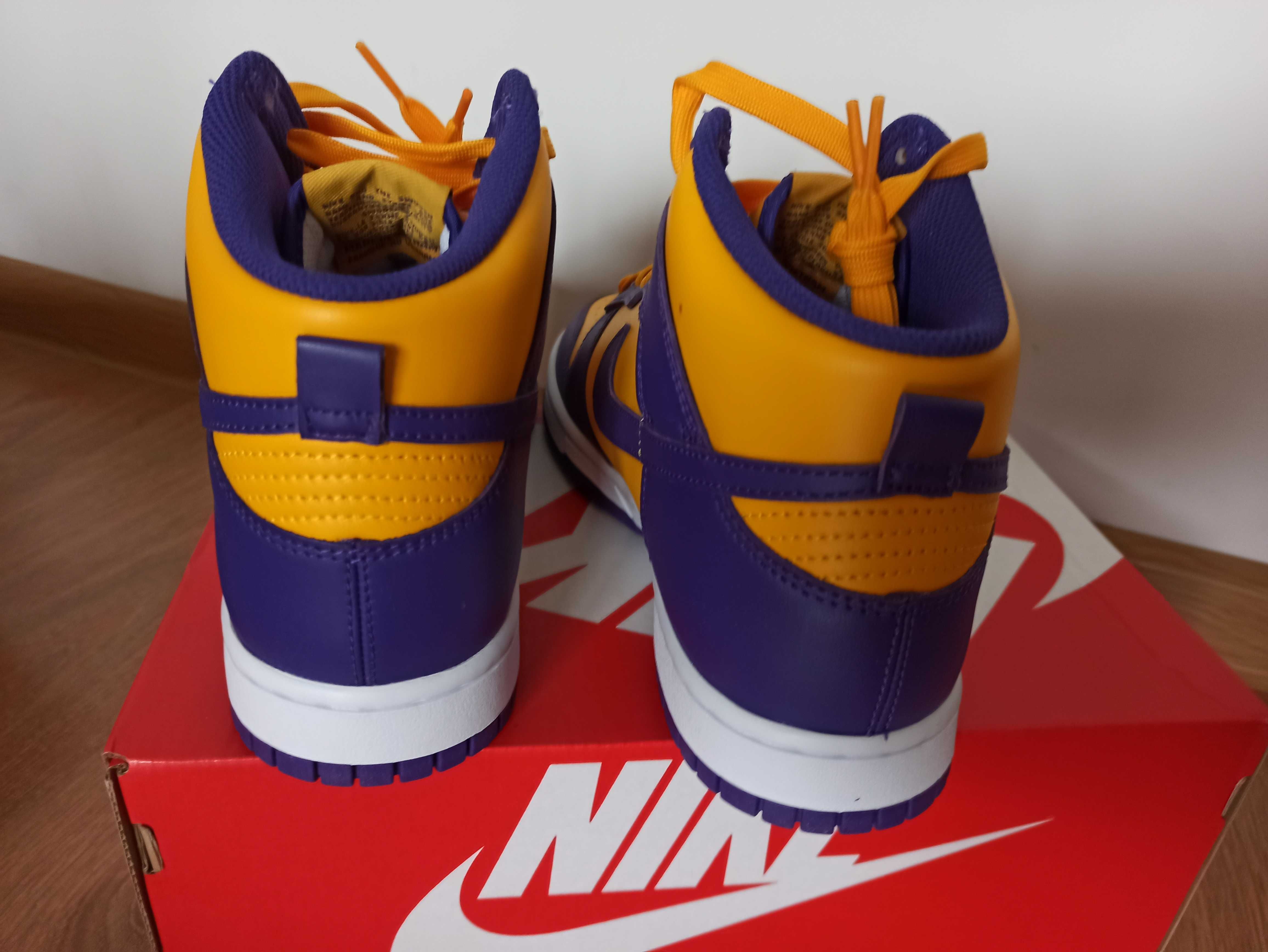 (r. Eur 42,5) Nike Dunk High Lakers DD1399,-500