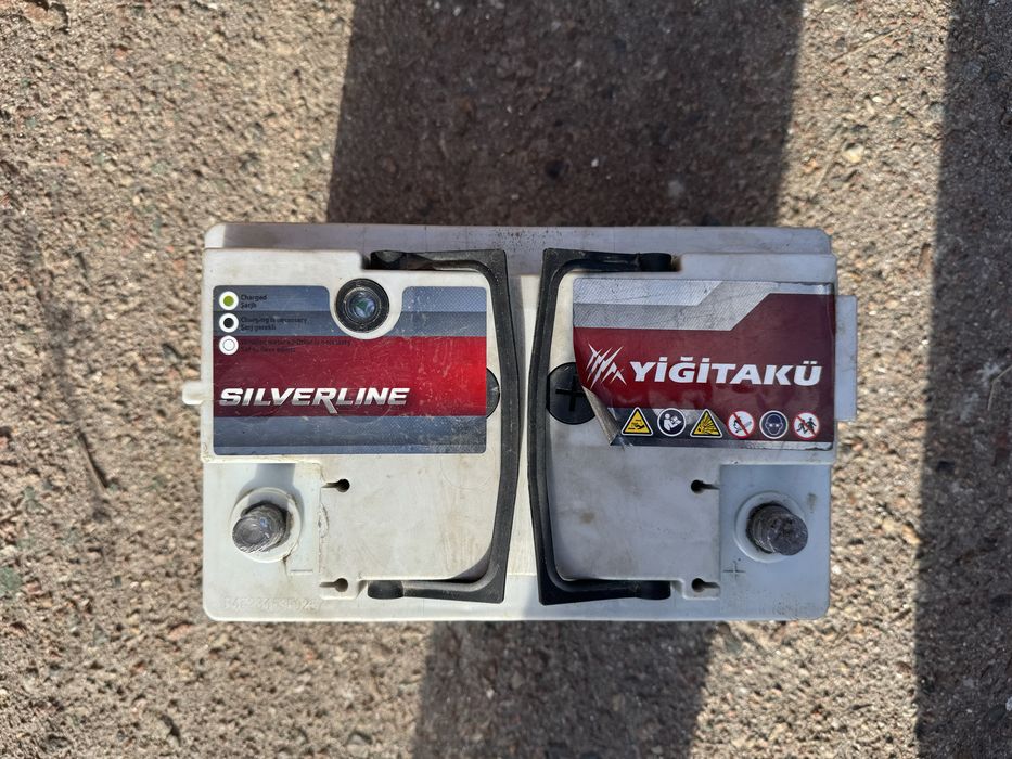 Срочно !!! Почти Новый акамулятор 100 Ам 60 АМП.  62 АМП