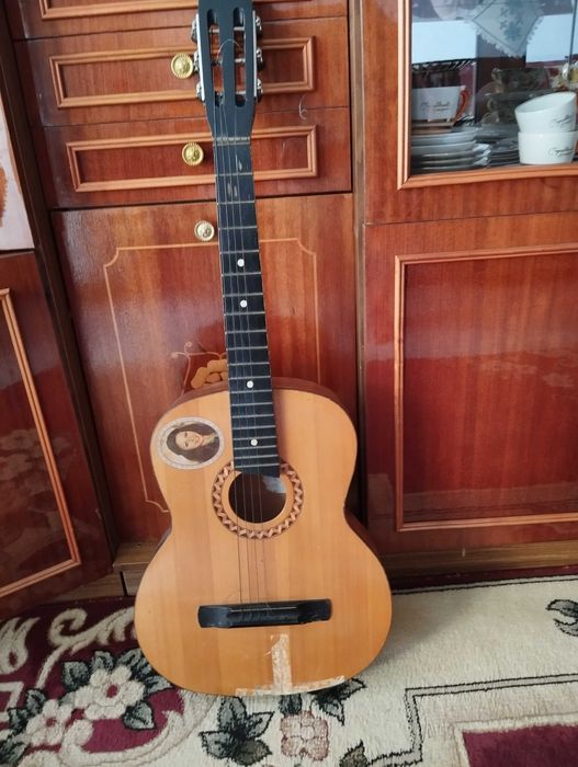 Гітара шестиструнна