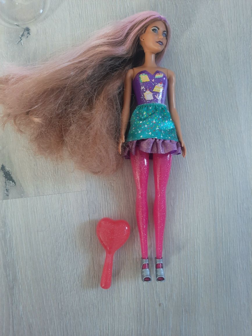 Zestaw Barbie Color Reveal firmy Mattel