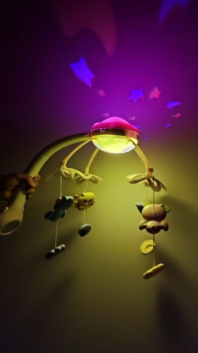 Ricokids, karuzela do łóżeczka, z projektorem na pilota, różowa