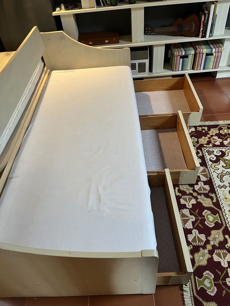 Cama de solteiro com colchao e 3 gavetas