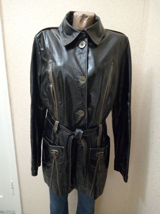 Кожаный женский пиджак.