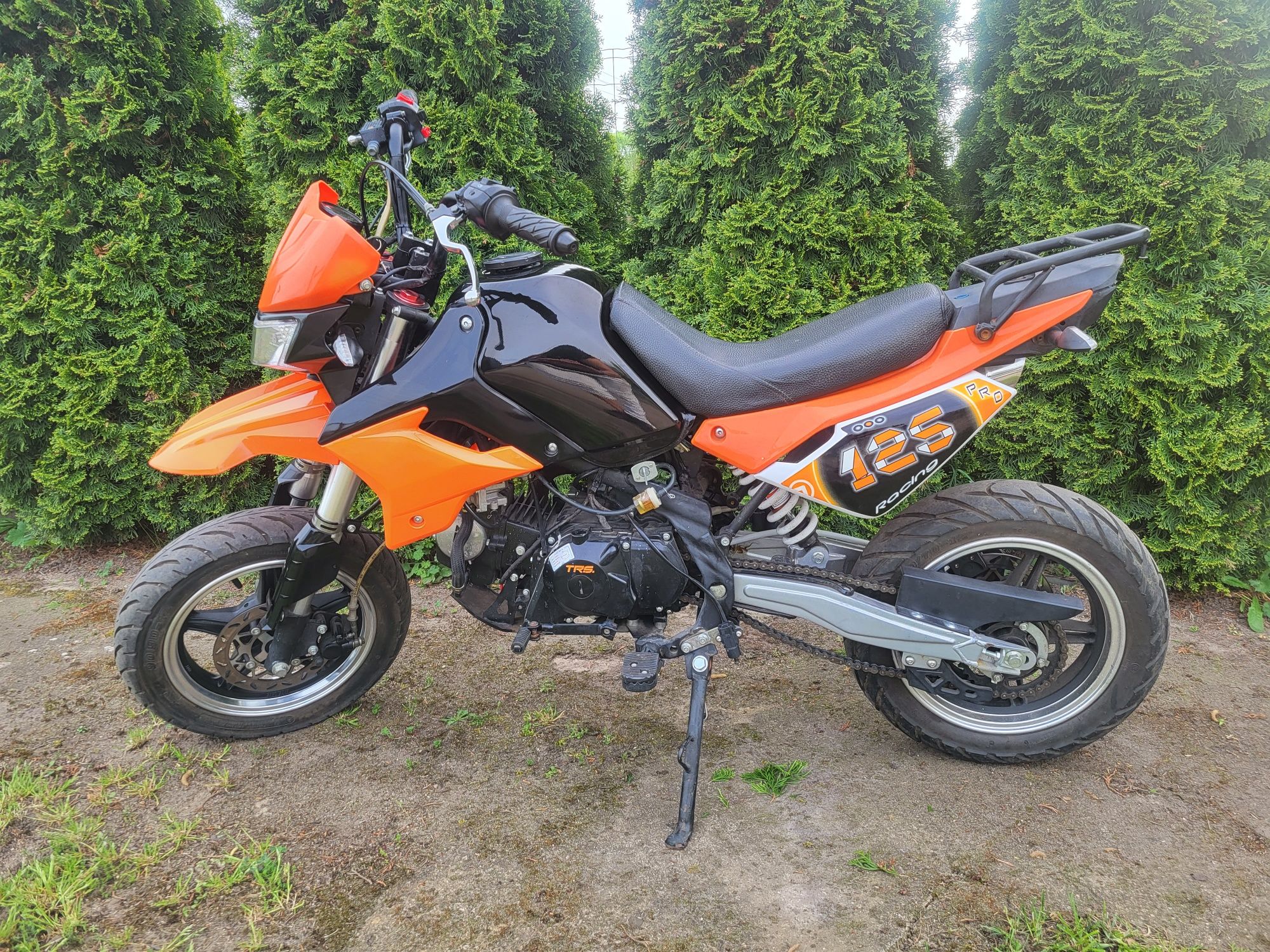 Bosuer Szosowo-turystyczny motor młodzieżowy. Pit bike