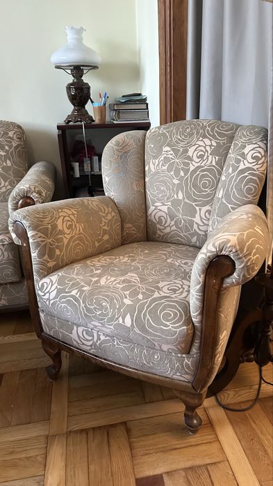 Sofa + 2 fotele + 2 podnóżki