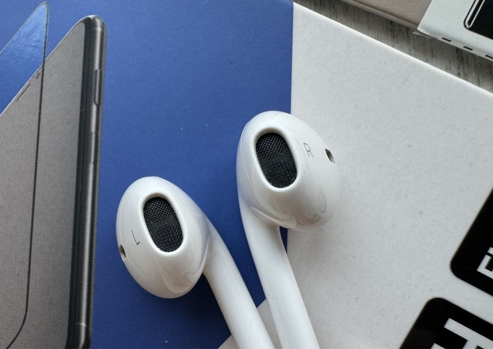 Gratis + Folia ochronna przód + tył + słuchawki iPhone 11