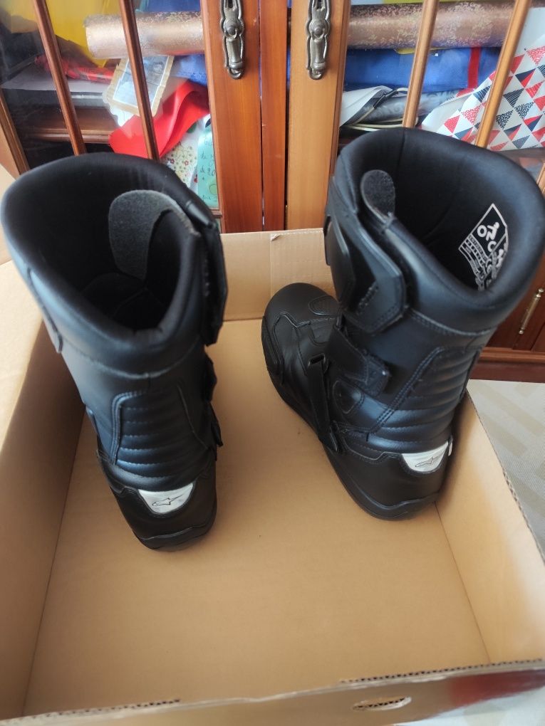 Botas Alpinestars em excelente estado pouco uso