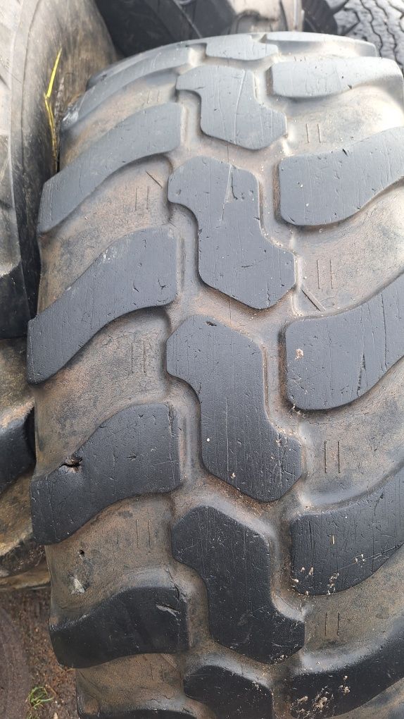 Opony 16/70/20 405/70/20 Dunlop
