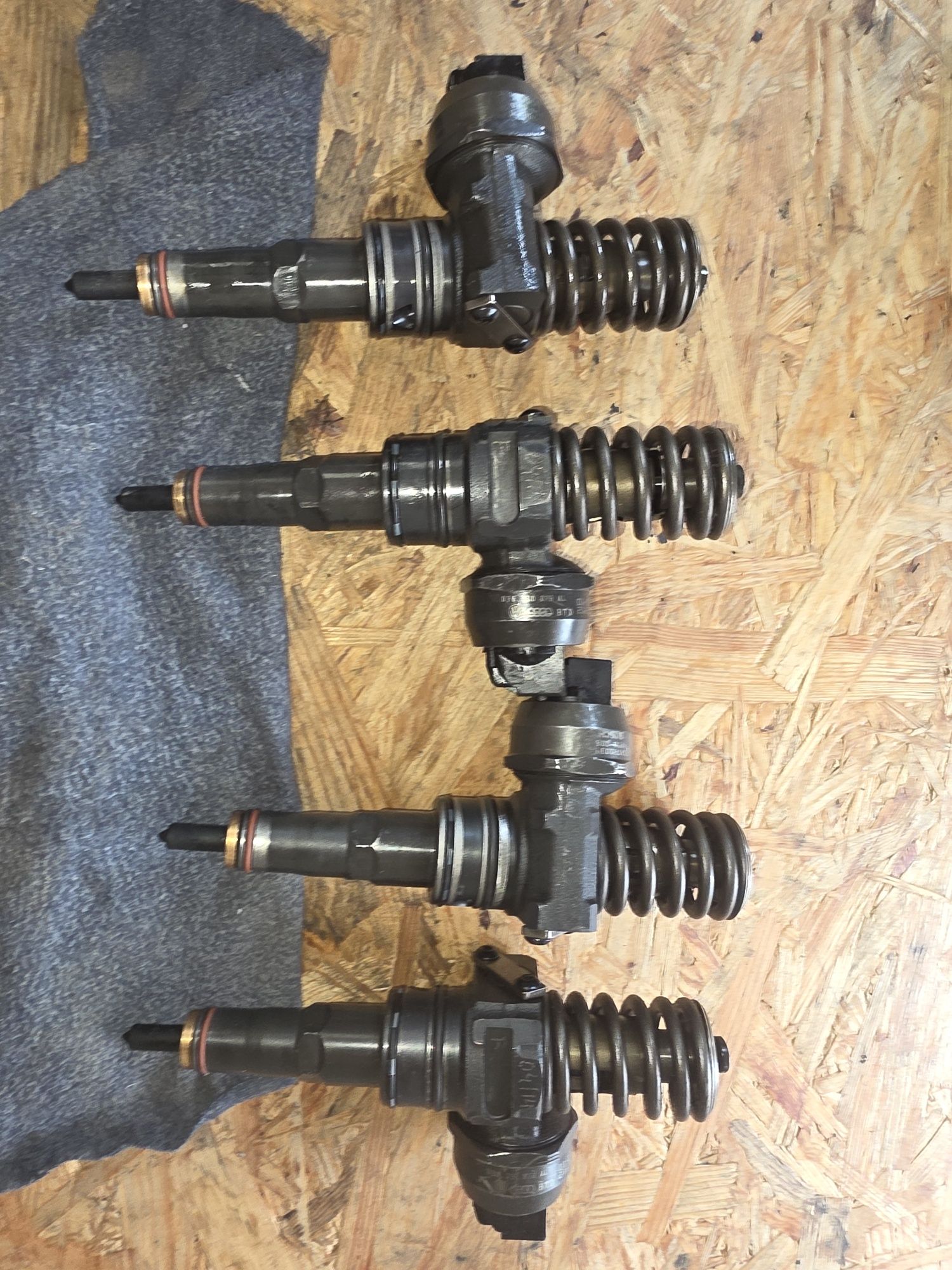 Pompowtryskiwacz Bosch 1.9 TDI 041472O039   03813O073AL Pompowtrysk VW