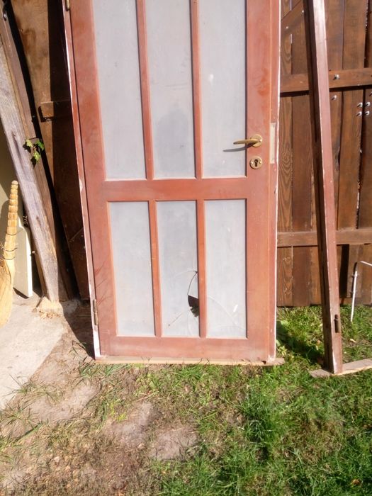 Drzwi wewnętrzne zdemontowane.