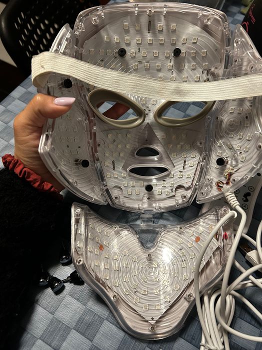 Máscara led como nova