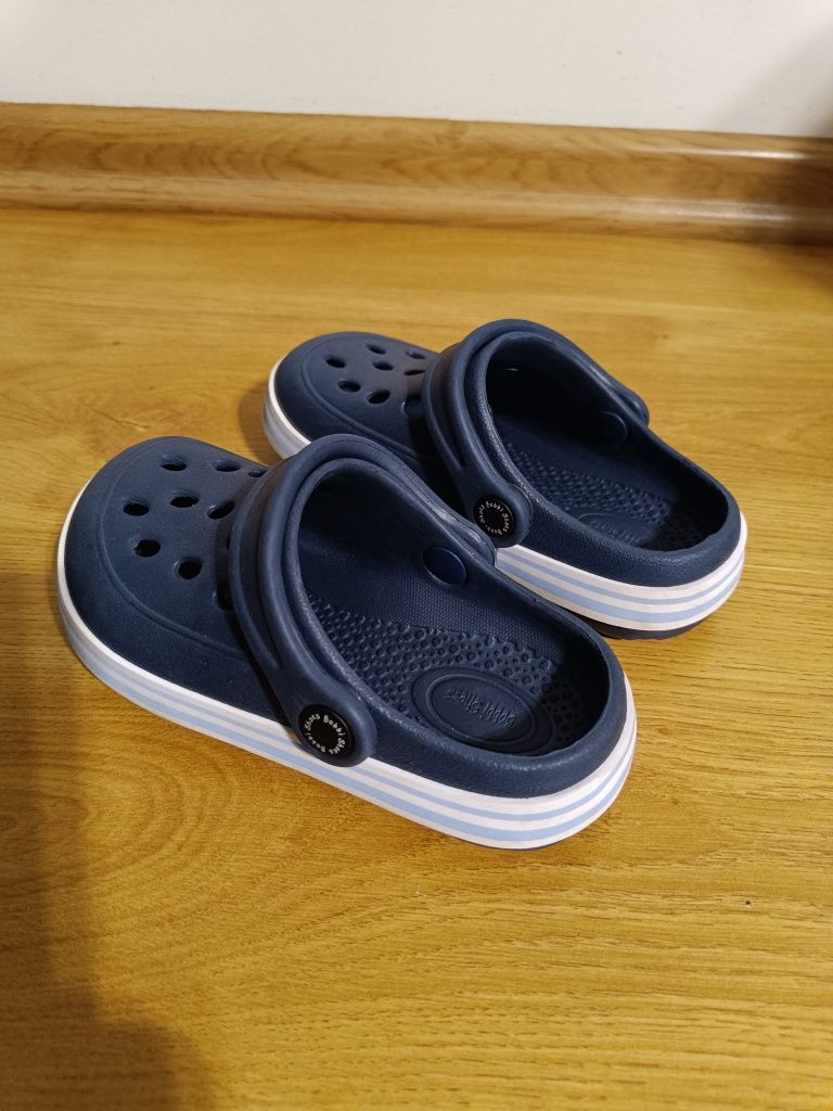 Buty gumowe typu Crocs
