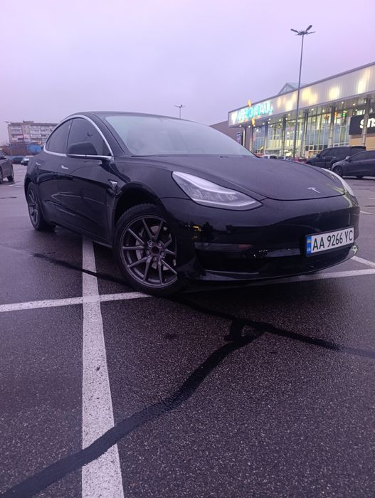 Tesla model 3 в чудовому стані !