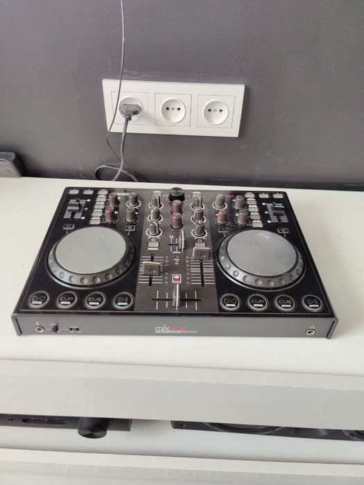 Професійний DJ Reloop Mixage Interface Edition USB MIDI controller