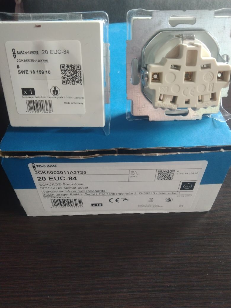 Busch Jaeger gniazdko elektryczne