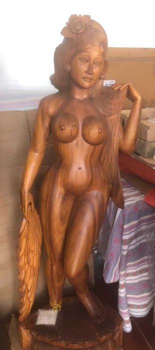 Escultura em Madeira Maciça – 1,60m