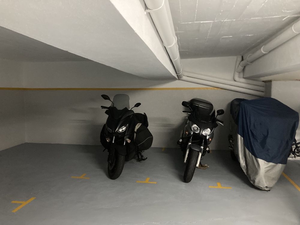 Aluga-se Garagem Santo Antonio Caparica Motas