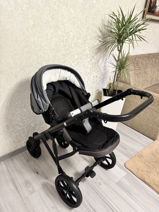 Прогулянкова коляска