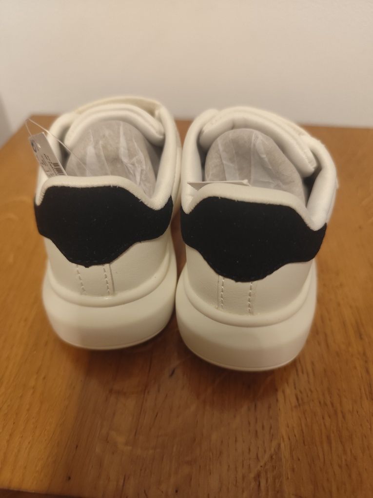 Nowe buty chłopięce next r. 24 na codzień i od święta