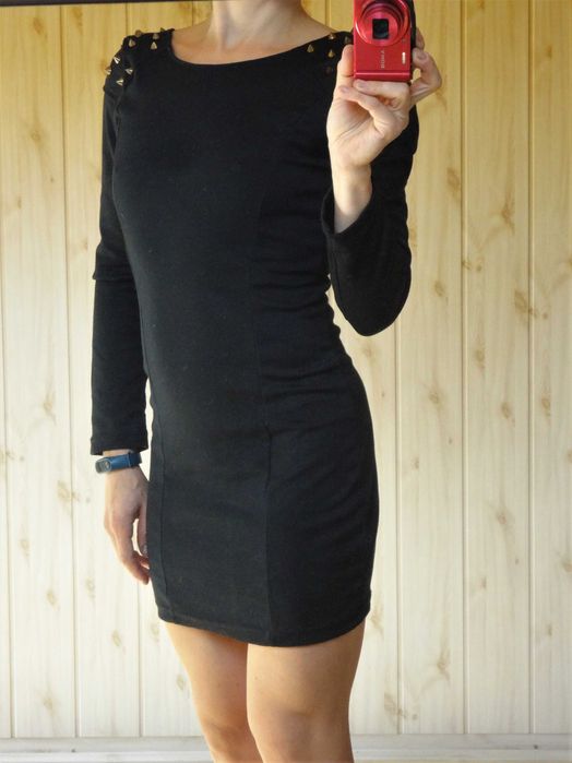 czarna mini sukienka długi rękaw s 36 z kolcami złote